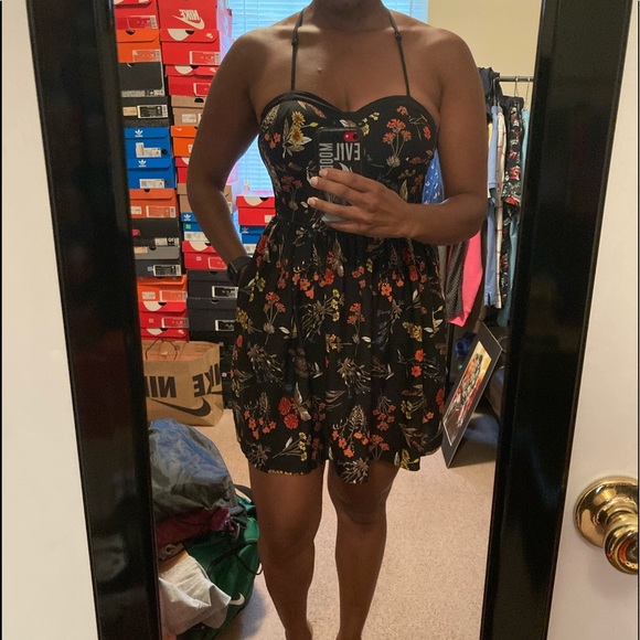 American Rag Dresses & Skirts - Black floral mini dress with pockets